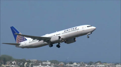 United Airlines plane taking off Stock Footage 39654319