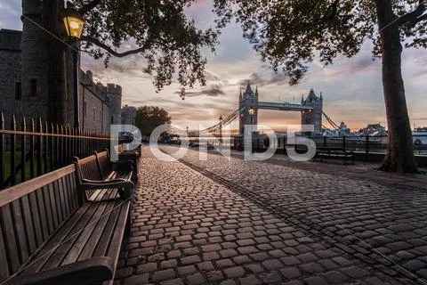 United Kingdom, England, London, Tower Bridge and Tower of London at sunrise Stock Photos
