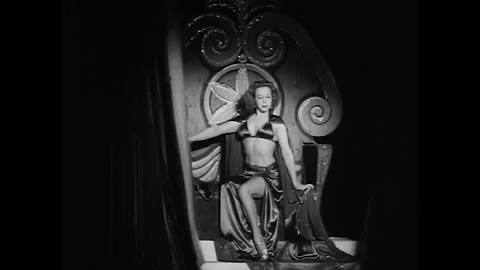 UNITED STATES - 1948 - A burlesque dance by 'Jenny' 스톡 동영상 340579853