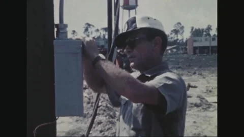 UNITED STATES - 1969: Work on a pole-mounted electrical box 스톡 동영상 341813681