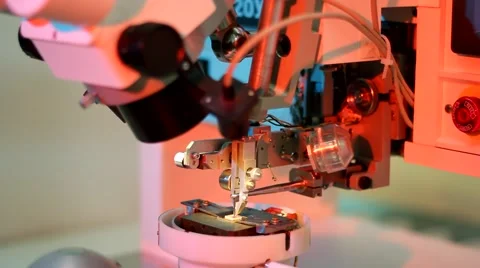 Universal wire bonder microelectronic equipment in work 库存影片 42057404