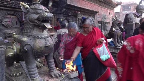 Unknown local people on one of the streets of Kathmandu. Largest city of Nepal Vídeos de archivo 74476409