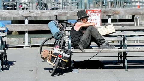 Unknown man seating on wooden bench, San Francisco, USA, Stock-Footage 75568883