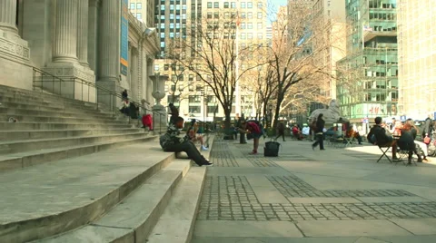 Unknown people before the central library of New York in Manhattan Stock Footage
