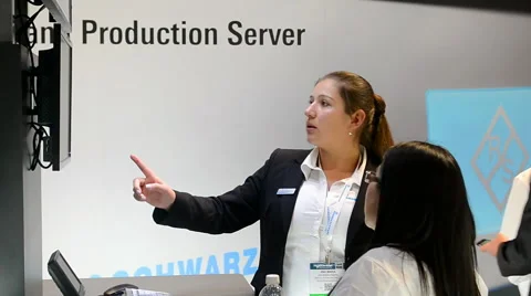 Unknown people discuss modern technologies  in Las Vegas, USA. Video stock 60805815