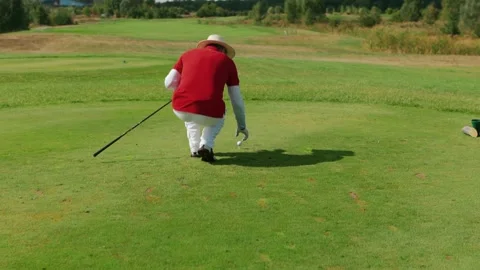 An unknown player prepares to hit the ball on the golf course Video stock 218212270
