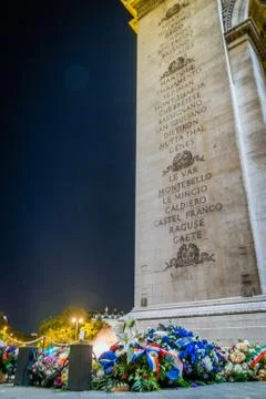 Unknown soldier flame under the Arc of Triumph Stock-Fotos