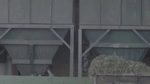 Unload work material Stockbeeldmateriaal 154662652