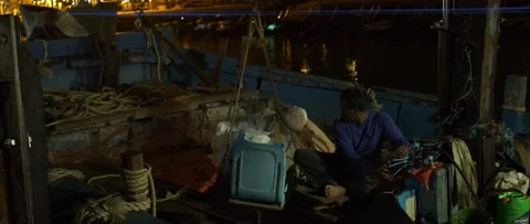 Unloading the boat at the pier. Crane operator. Video stock 232866017