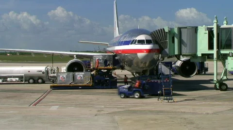 Unloading Cargo Видео 268764