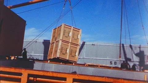 Unloading of a cargo ship Video stock 274057014