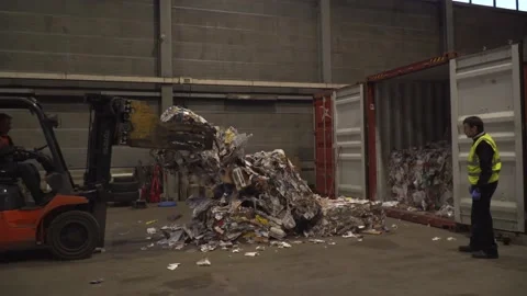 Unloading a container full of paper garbage 4K 動画素材 171943284