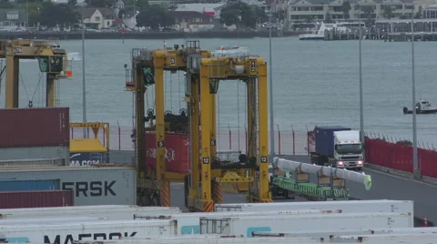 Unloading Container Ship, Port of Auckland Vídeos de archivo 48964617