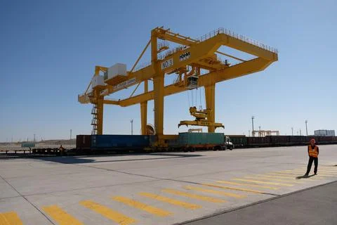Unloading of containers at the station 스톡 사진