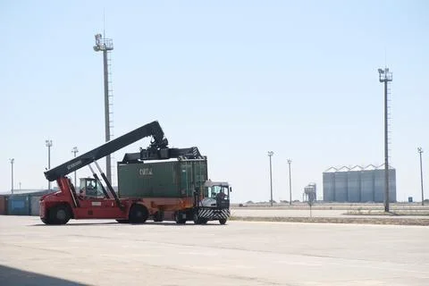 Unloading of containers at the station 스톡 사진