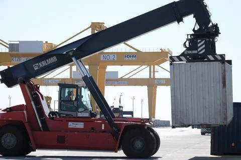 Unloading of containers at the station 스톡 사진
