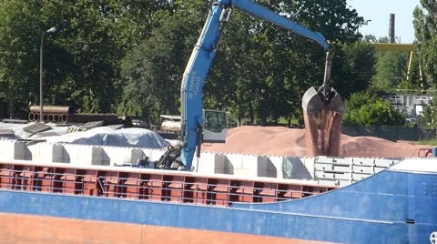 Unloading loose cargo from ship Stock Footage 51805356