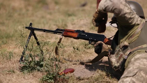 Unloading machine gun, soldier lying with gun, Army war concept, ready to attack 库存影片 208852073