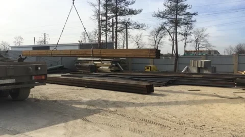 Unloading the metal at the construction site Video stock 48217625