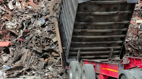 Unloading recycling steel 스톡 동영상 22567344
