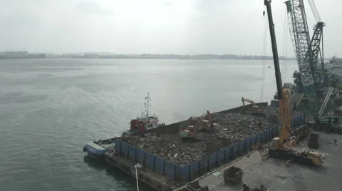 Unloading Scrap Metal From The Ship Video stock 65021306
