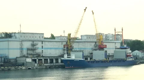 Unloading ship in the seaport Stock Footage 65394926