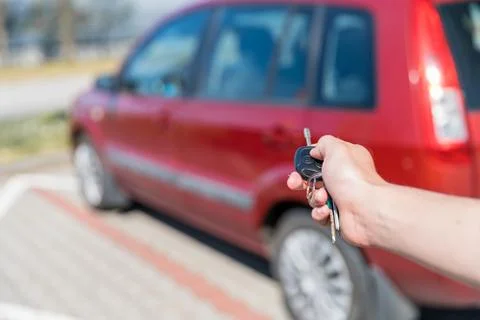 Unlocking a car trunk by remote control Stock-Fotos