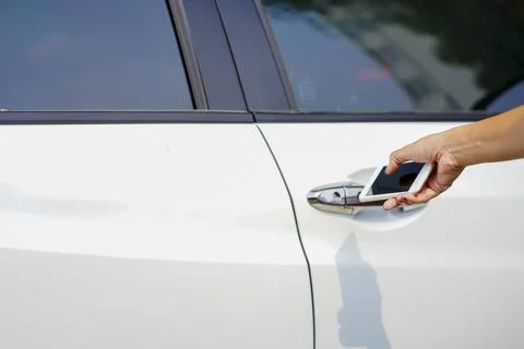 Unlocking Car Using Smartphone.New Technology for start car engine. Hand hold Foto stock