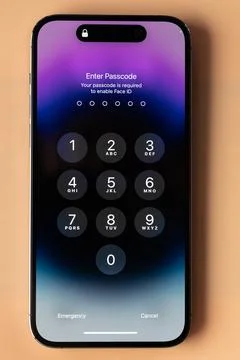 Unlocking iphone 14 pro Stockfoto's