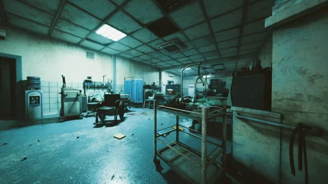 Unoccupied emergency unit featuring disorganized carts and broken ceiling panels Vídeo Stock 335101918