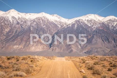 Unpaved road through the Sierra Nevada Stock Photos