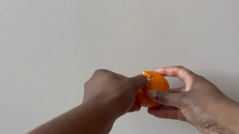 Unpeeling a mandarin orange Stock-Footage 259737465