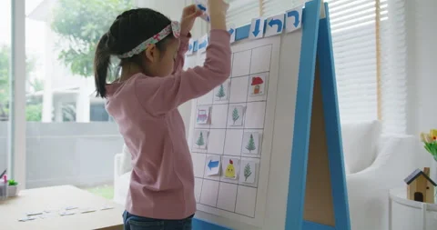 Unplugged coding activity for kindergarten kids at home or homeschool. Stock Footage 165293928