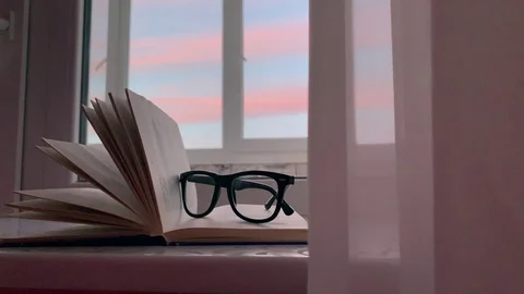 Unread book 库存影片 121571727