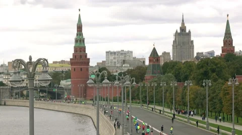 Unrecognizable distant marathon runners near Moscow Kremlin. 4K shot Stock Footage