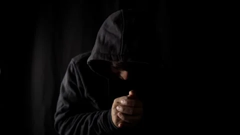 Unrecognizable hacker man stretching his hands  Video stock 275361088