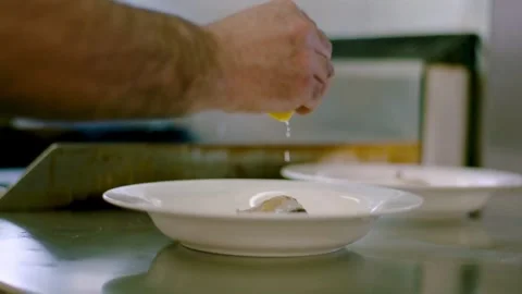 Unrecognizable hand prepare dish with fish, squeezing lemon juice onto the dish. Stock-Footage 336588861