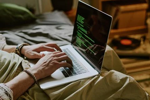Unrecognizable Male Hands Typing Code Stockfoto's