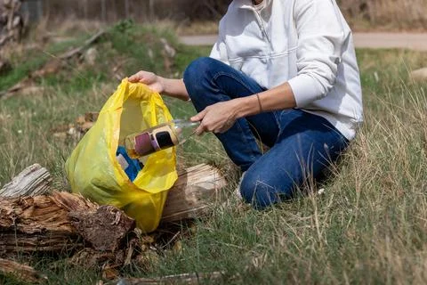 Unrecognizable man picking up trash doing social work after breaking the law Foto stock