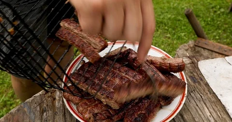 Unrecognizable man removing cooked meat from grill Stock-Footage 115236128