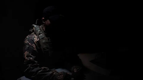 Unrecognizable man talks Stock Footage 90524885