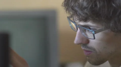 Unrecognizable man using a modern portable computer on an outdoor table, street Video stock 65376835