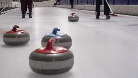 Unrecognizable people are playing curling. Vídeo Stock 223384489