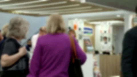 Unrecognizable people in the mall. Video stock 156504610