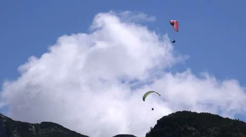 Unrecognizable people paragliding 動画素材 68392703