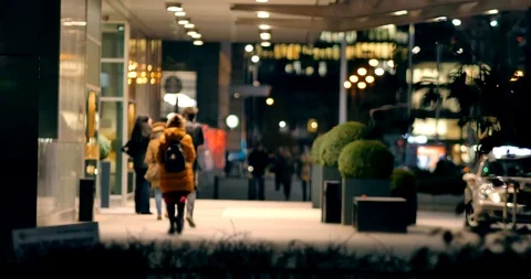 Unrecognizable people on the sidewalk. Evening n Warsaw. Video stock 86595708