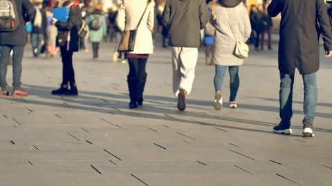 Unrecognizable people on the street. Video stock 121705383