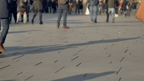 Unrecognizable people on the street. Stockbeeldmateriaal 121705761