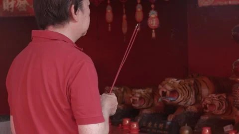 Unrecognize Chinese man praying with burning incense sticks at Buddhist Tem.. Stock Footage 326304060