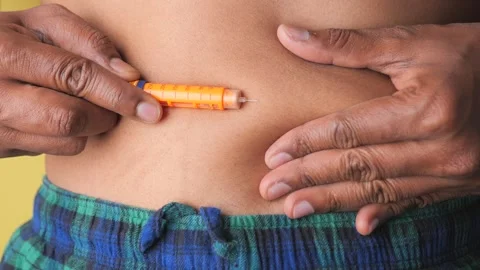 Unrecognized man giving himself insulin injection in stomach for diabetes m.. Stock Footage 332113696